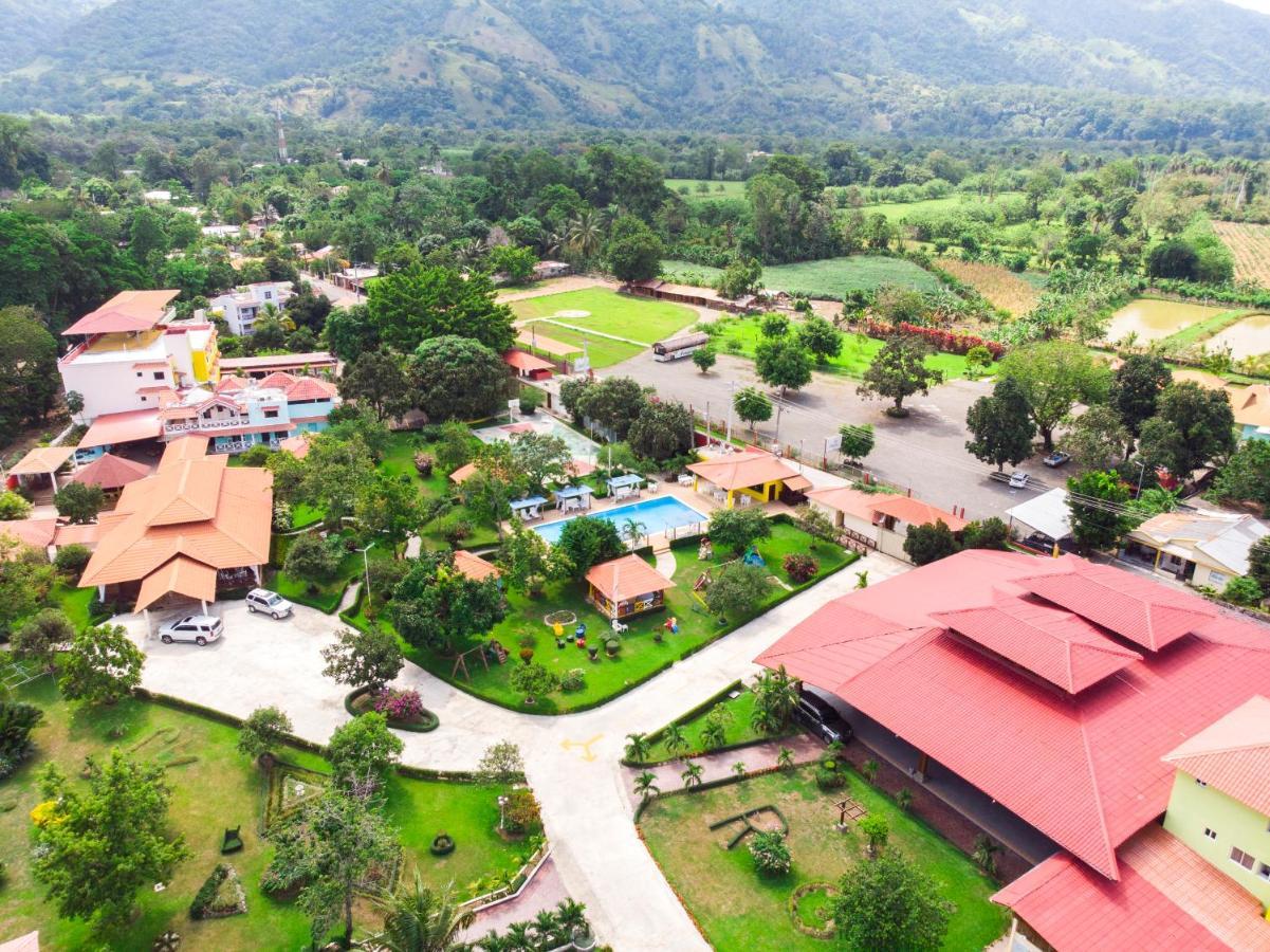 Deluxe Suites Guacamayos - Eco-Lodge & Swimming Pool Bonao Exteriör bild