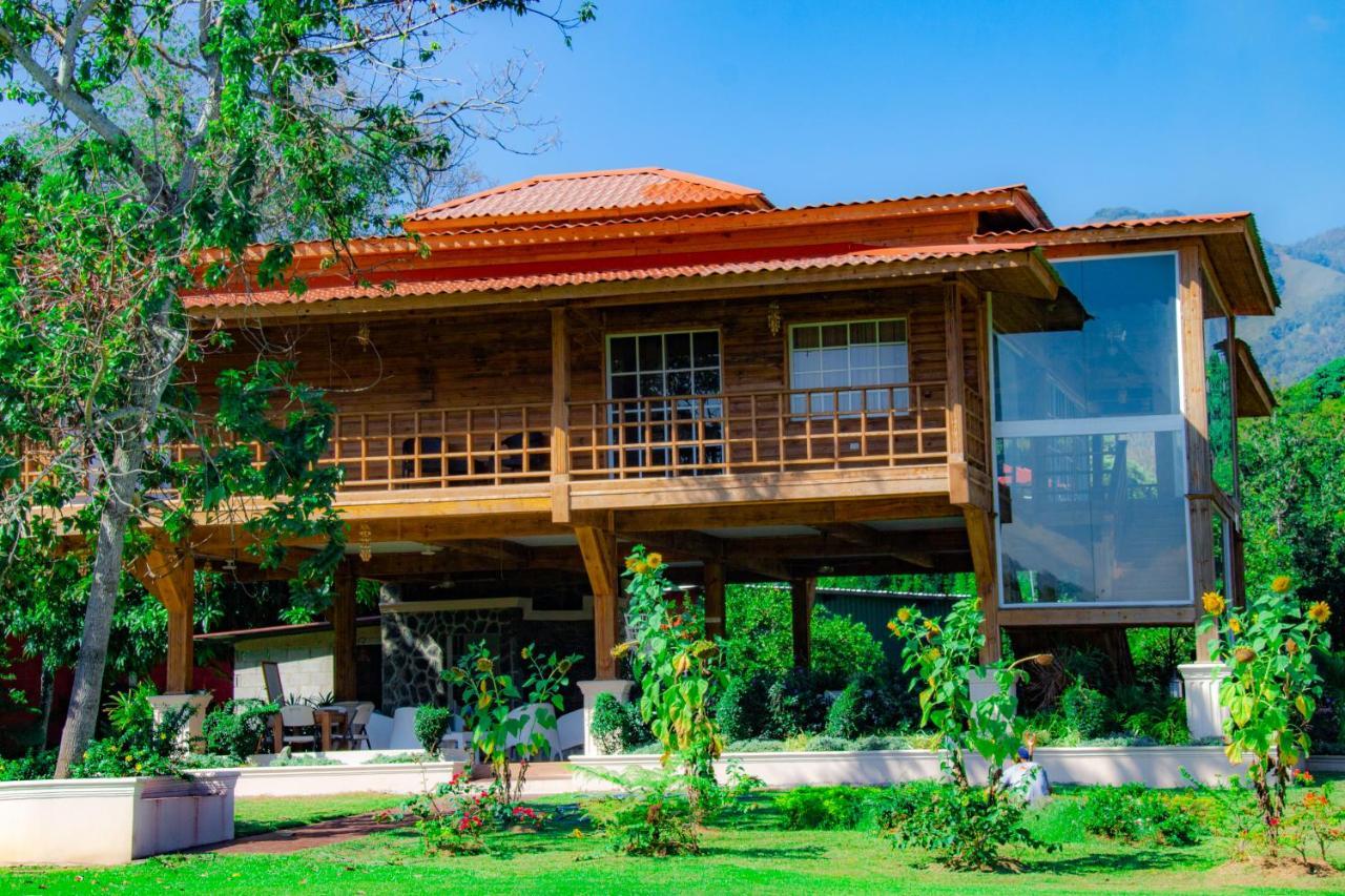 Deluxe Suites Guacamayos - Eco-Lodge & Swimming Pool Bonao Exteriör bild