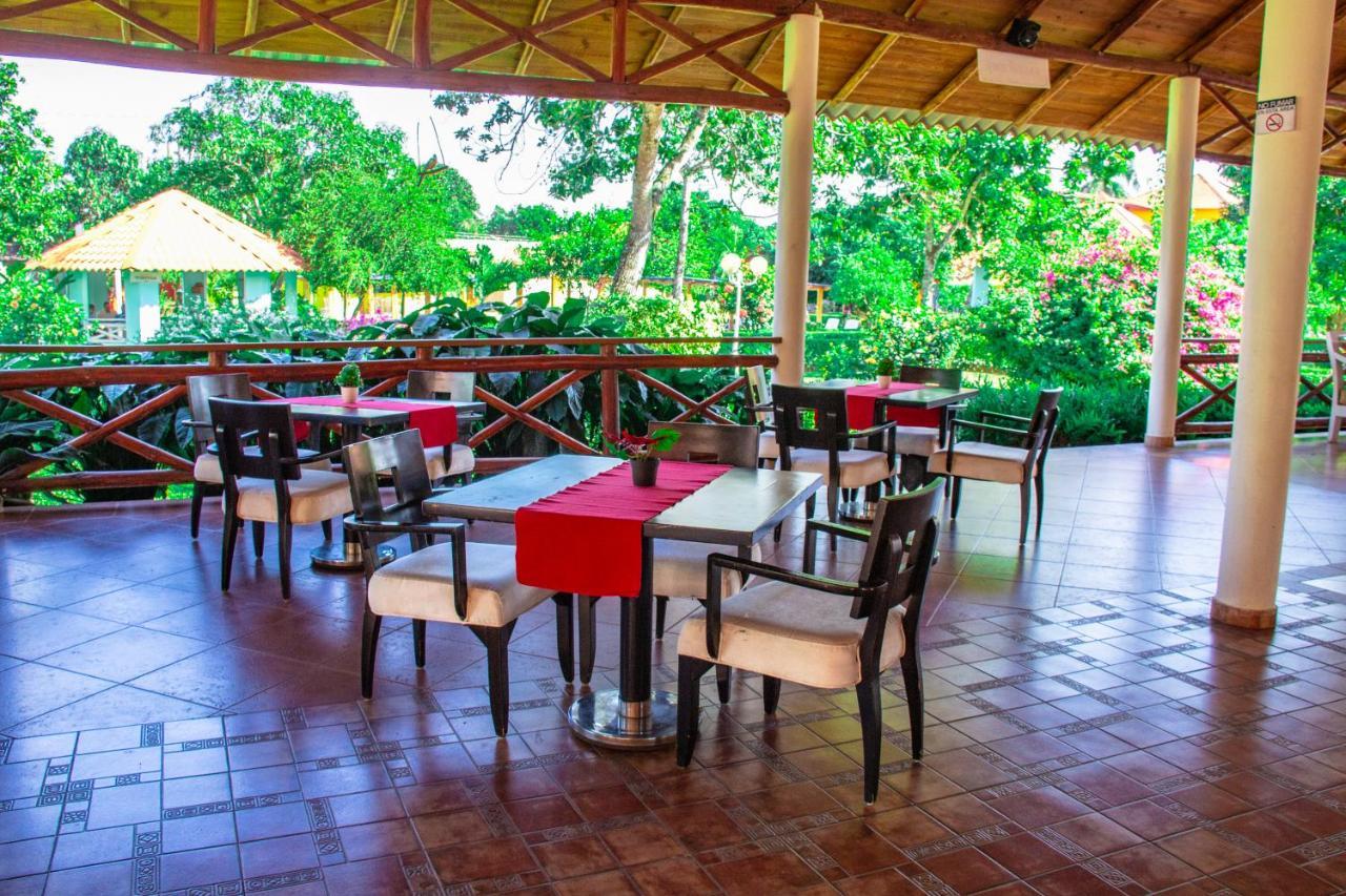 Deluxe Suites Guacamayos - Eco-Lodge & Swimming Pool Bonao Exteriör bild